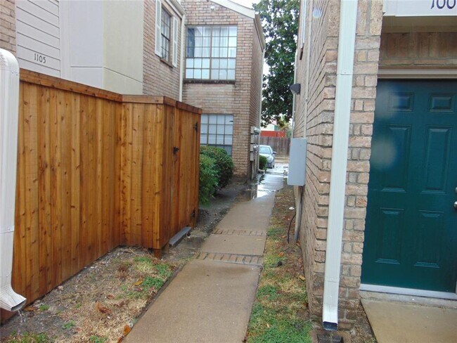 Foto del edificio - 14600 Fonmeadow Dr