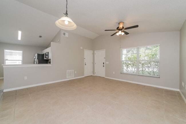 Foto del edificio - 326 Daniels Pointe Dr