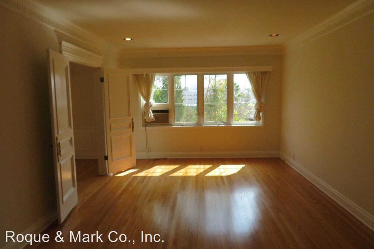 Primary Photo - 10974 Strathmore Dr