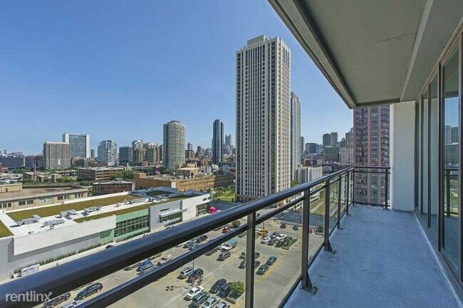 Building Photo - 690 W Wayman St
