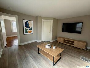 Building Photo - 3 Yost St