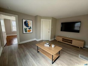 Building Photo - 3 Yost St