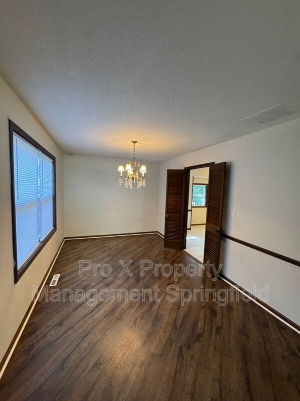Building Photo - 3332 S Southlyn Pl