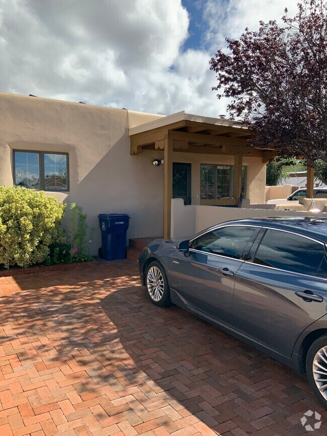 Barrio la Canada Houses under 2,000 Santa Fe, NM 2 Homes