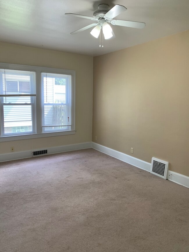 Building Photo - 205 E Broadway Ave