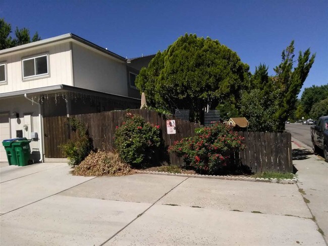 Building Photo - 1090 E Huffaker Ln