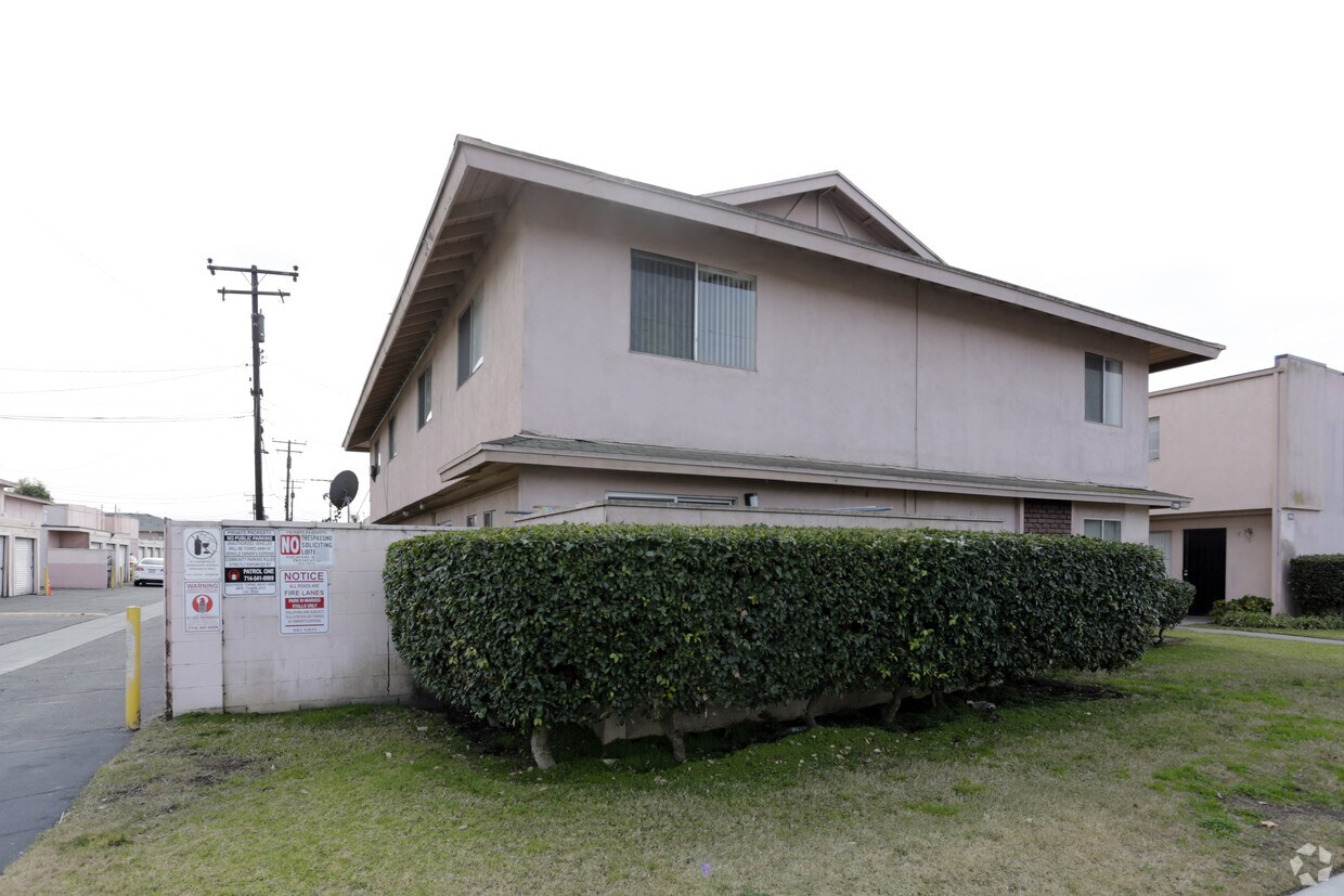 Foto del edificio - Maple Village (por)