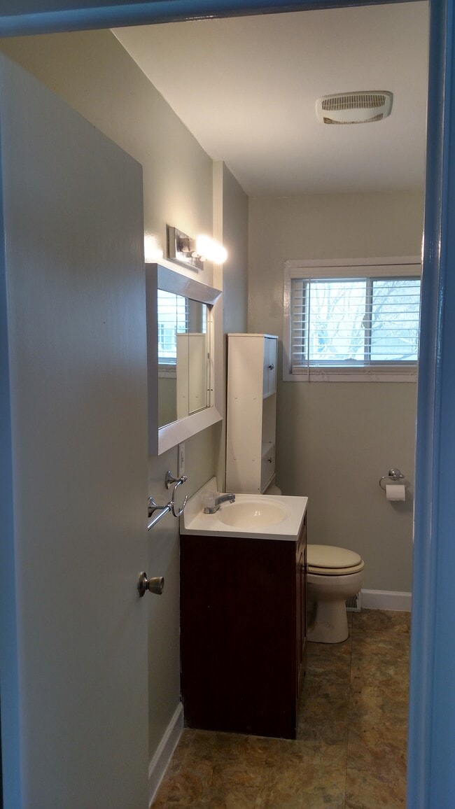 Building Photo - 526 Abbyshire Dr