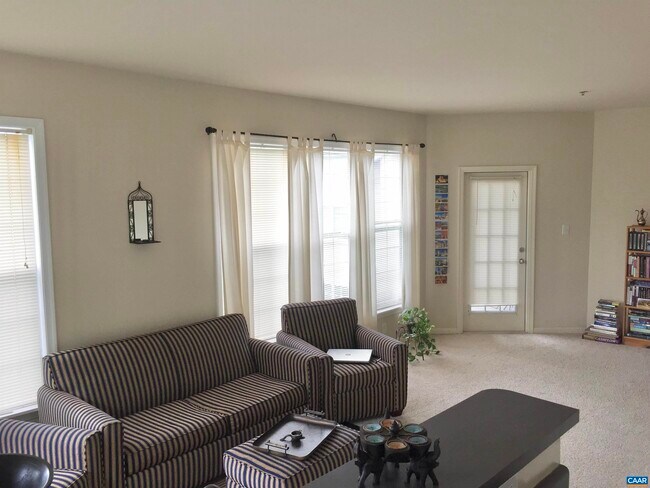 Building Photo - 300 Riverbend Dr