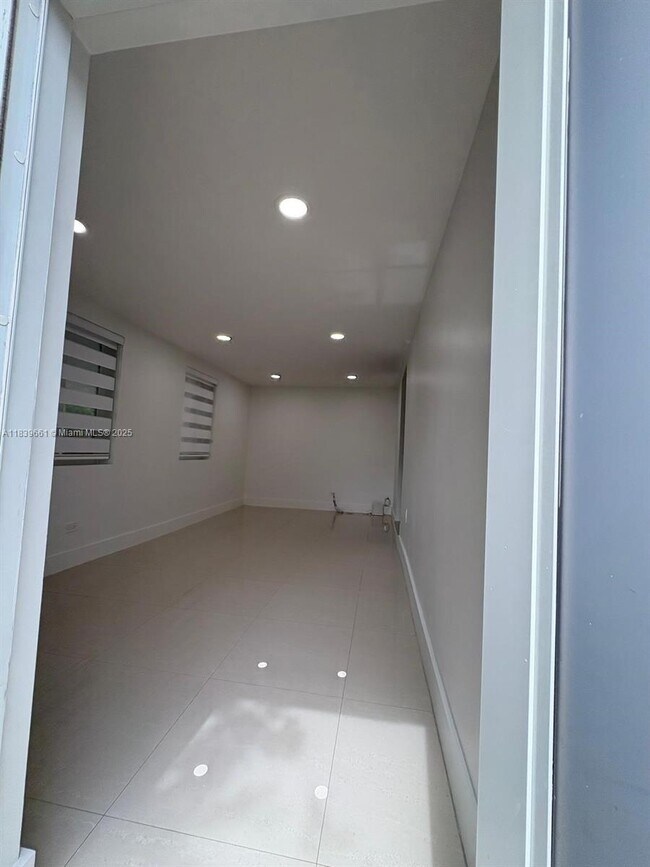 Foto del edificio - 3421 NW 177th Terrace