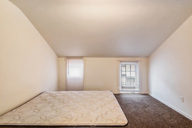 Foto del edificio - 426 S Division St