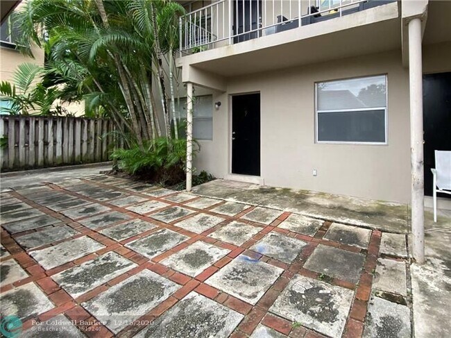 Foto del edificio - 1200 SE 1st St