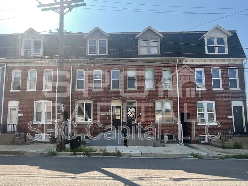 Foto principal - 728 W Mason Ave