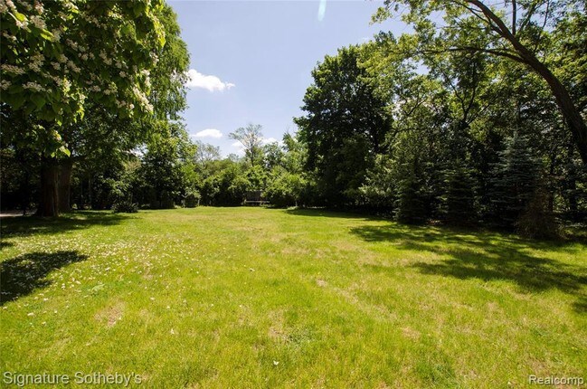 Building Photo - 102 Endicott Rd