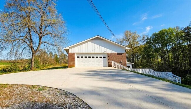 Building Photo - 6180 Elliott Family Pkwy