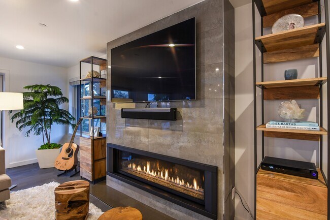 Foto del edificio - 6240 E Mercer Way