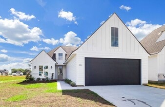 Building Photo - 104 Fld Pt Dr