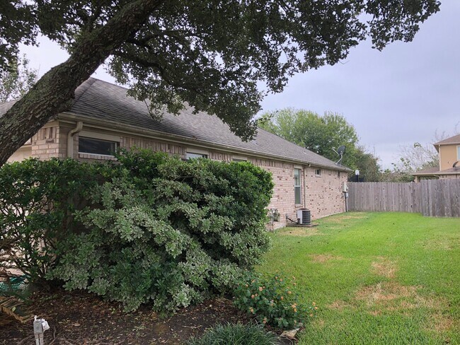 Foto del edificio - 3404 Pheasant Ln