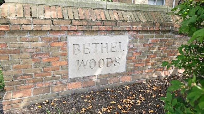 Foto del edificio - 5305 Berrywood Dr