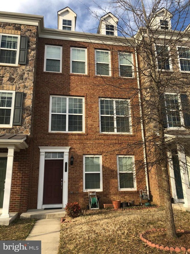 43543 Wheadon Terrace, Chantilly, VA 20152 Townhome Rentals in