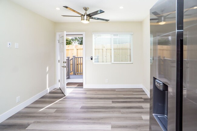 Foto del edificio - Beautiful detached 2/1 in North Park!  Pri...