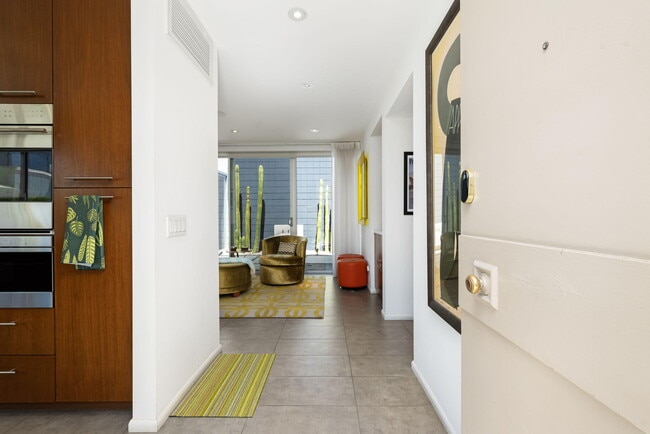 Building Photo - 800 E La Verne Way