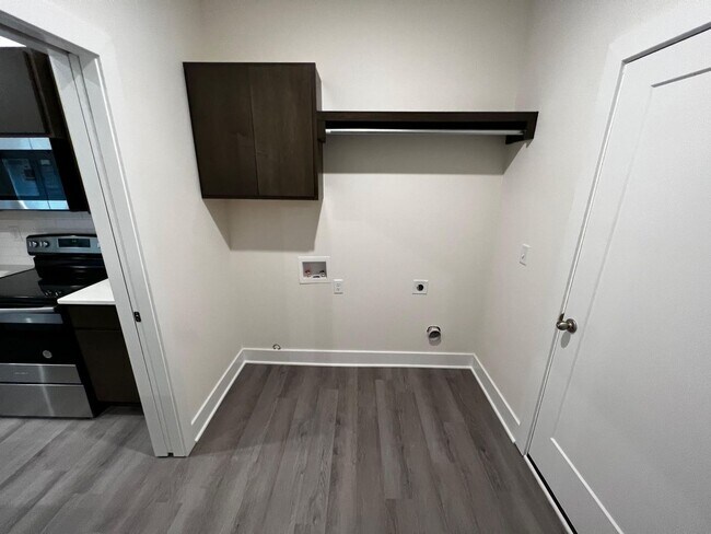 Foto del edificio - 11661/63 Harry Ct