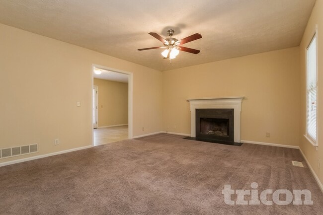 Building Photo - 252 Elizabeth Dr