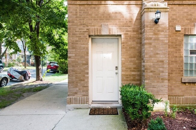 Foto del edificio - 2846 N Christiana Ave