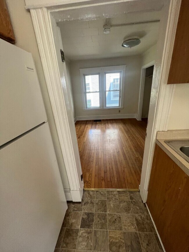 Building Photo - 52 Hickok Pl
