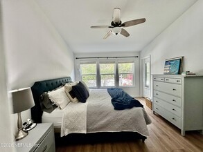 Building Photo - 6789 Roundleaf Dr
