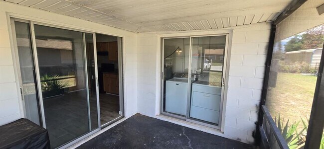Foto del edificio - 5657 Struthers Ct