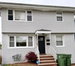 Building Photo - 1411 Hussa St