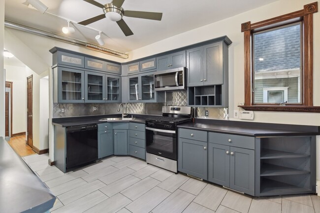 Kitchen - 519 W 22nd St