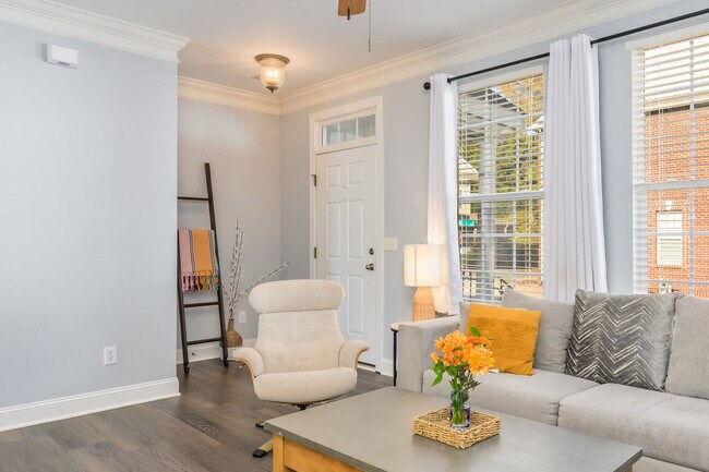 Foto del edificio - 21322 Pine St