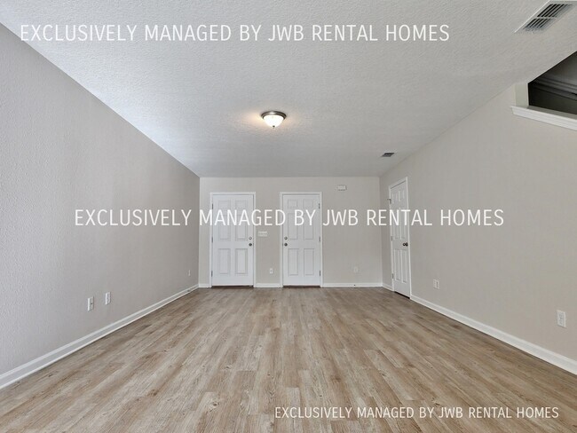 Foto del edificio - 6781 Lake Mist Ln