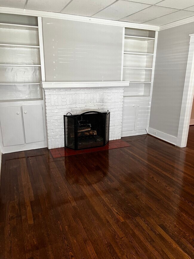 Building Photo - 2132 15th Ave S