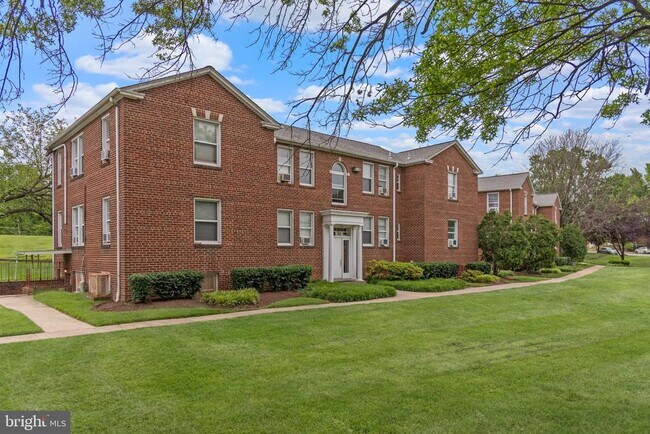 Foto del edificio - 7615 Eastern Ave NW