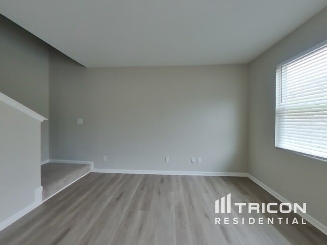 Building Photo - 14 Riverbank Ct