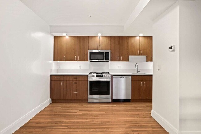 Foto del edificio - 165 Winthrop Rd