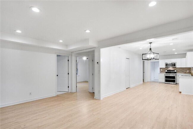 Foto del edificio - 1967 Browns Mill Rd SE