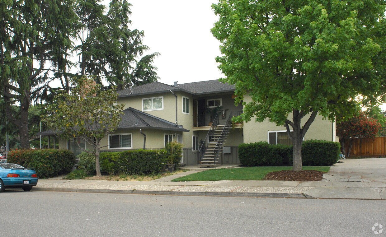 Building Photo - 1052 W Hamilton Ave