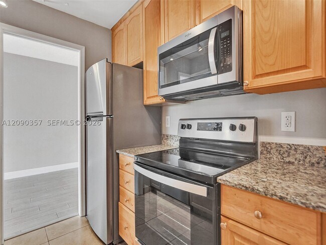 Building Photo - 400 N Riverside Dr