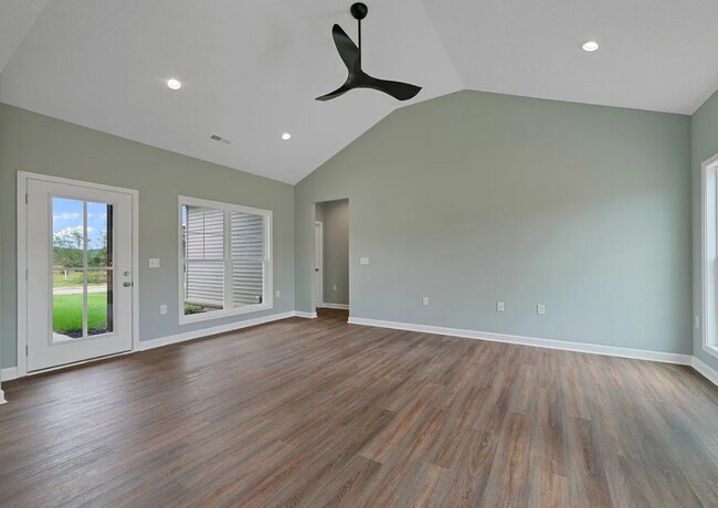 Building Photo - 2583 Cedrus Ave