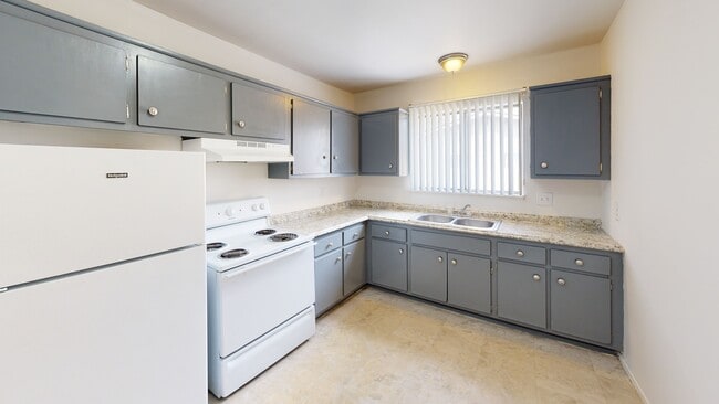 One Bedroom Kitchen - Denway Circle Apartments