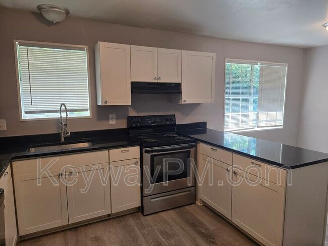 Building Photo - 3630 Columbine Dr