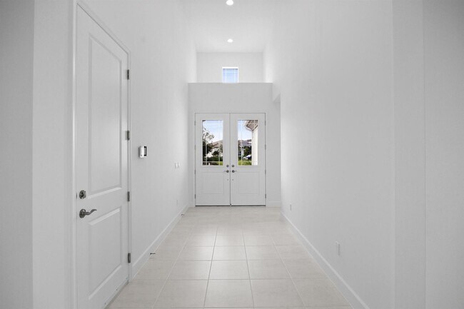 Building Photo - 15144 Wildwood Cir