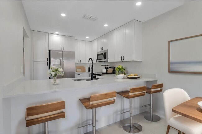 Building Photo - 6350 Royal Woods Dr
