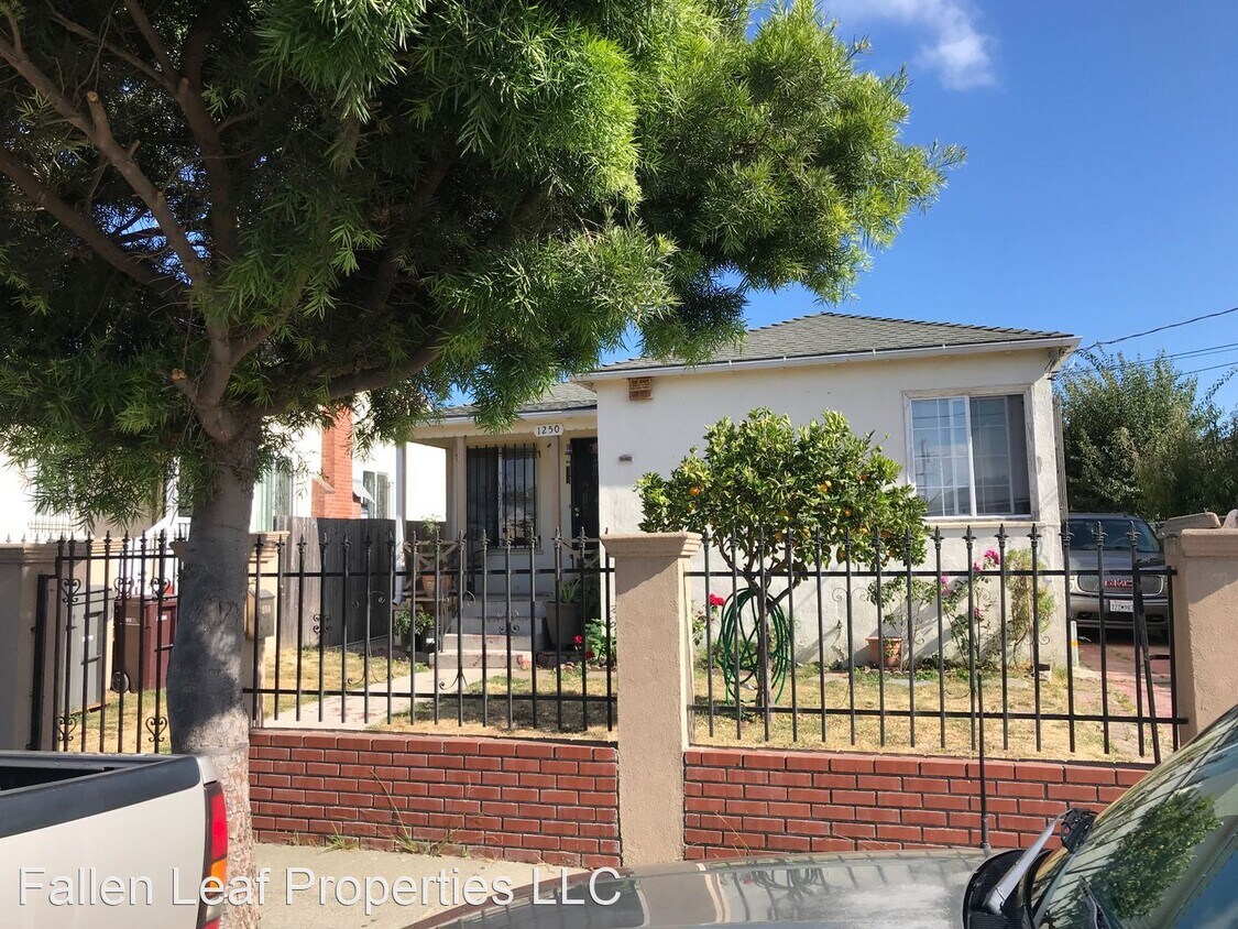 Primary Photo - 2 br, 1 bath House - 1250 102nd Ave