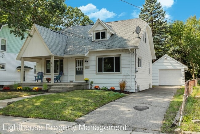 Building Photo - 3 br, 2 bath House - 1831 Newark Ave SE